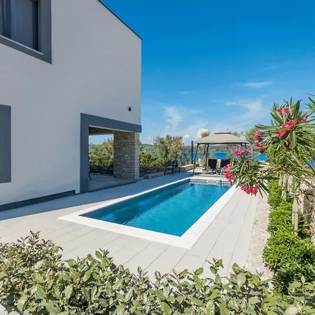 Villa Royal House 1