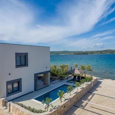 Villa Royal House 1 *